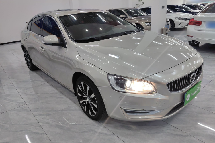 沃尔沃S60 2019款 S60L T3 智进版车身外观3