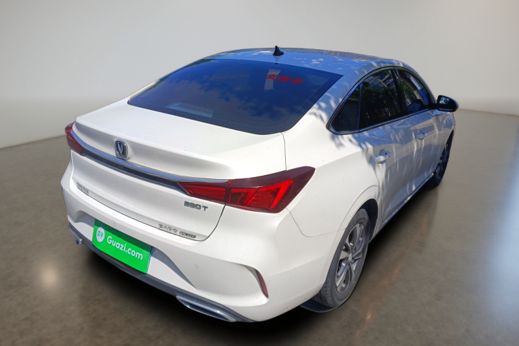 长安 逸动 2020款 PLUS 蓝鲸NE 1.4T GDI DCT尊贵型车身外观7