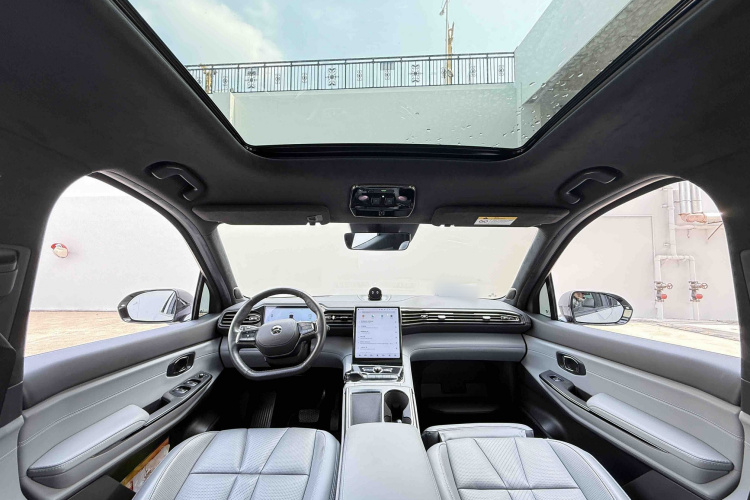 蔚来ES8 2020款 580KM 签名版 六座版中控内饰7007