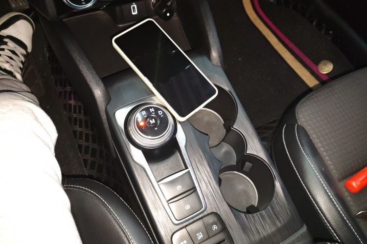 福特 福克斯 2019款 三厢 EcoBoost 180 自动锋潮型局部细节18