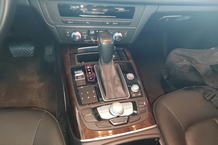 奥迪A6L 2016款 30 FSI 舒适型中控内饰18