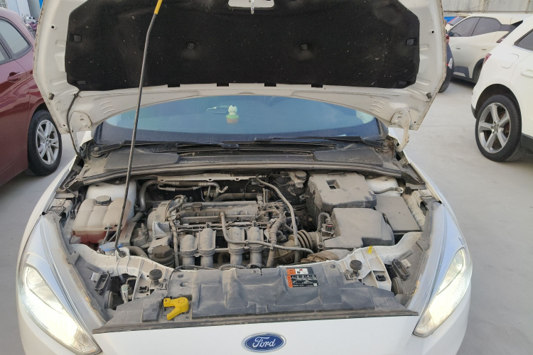 福特 福克斯 2018款 两厢经典 1.6L 自动风尚型智行版机舱底盘24