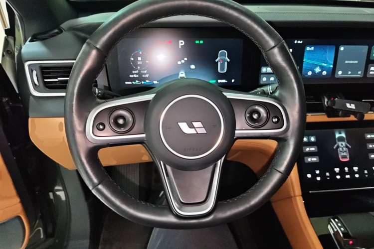 理想汽车 理想ONE 2020款 增程6座版中控内饰13