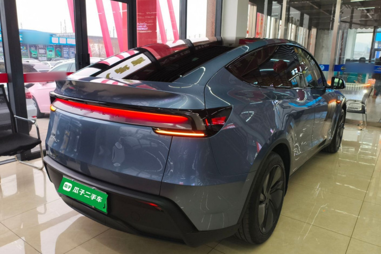 特斯拉 Model Y 2025款 后轮驱动版车身外观7