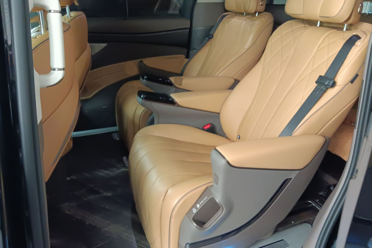 腾势D9 2022款 DM-i 1040 尊贵型中控内饰7004