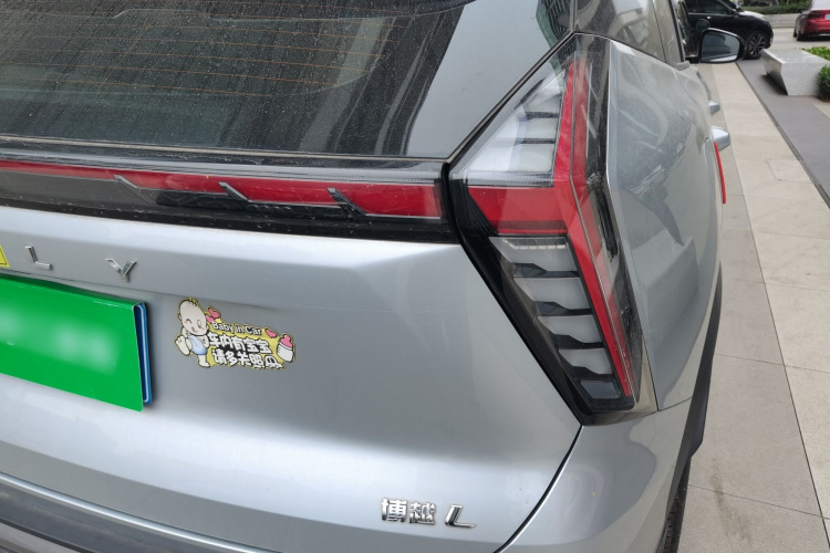 吉利汽车 博越L 2023款 1.5TD DCT尊贵型车身外观9