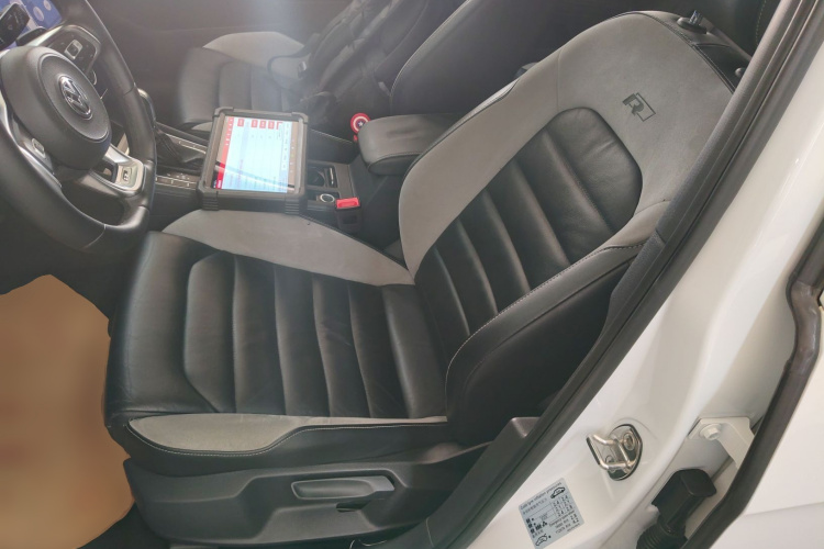 大众 高尔夫 2018款 280TSI 自动R-Line型中控内饰19