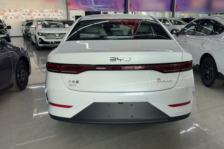 比亚迪 秦PLUS 2024款 荣耀版 DM-i 55KM领先型车身外观6004