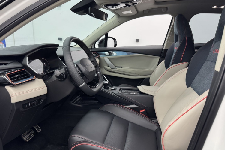 领克06 2020款 1.5T 耀Halo中控内饰7001