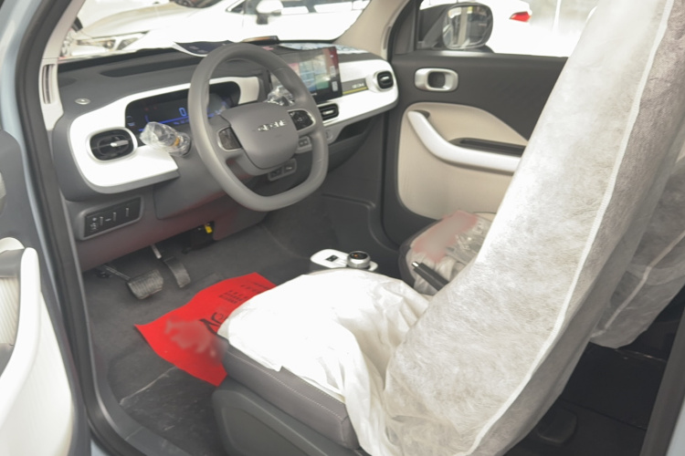 吉利银河 2025款 210km 熊猫卡丁中控内饰7002