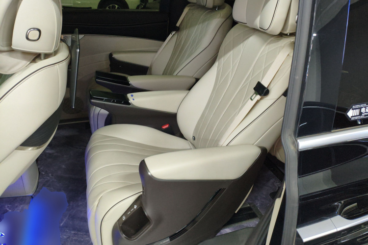 腾势D9 2024款 DM-i 980 四驱旗舰型中控内饰21