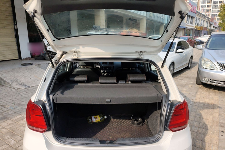 大众 Polo 2014款 1.4L 手动风尚版机舱底盘23