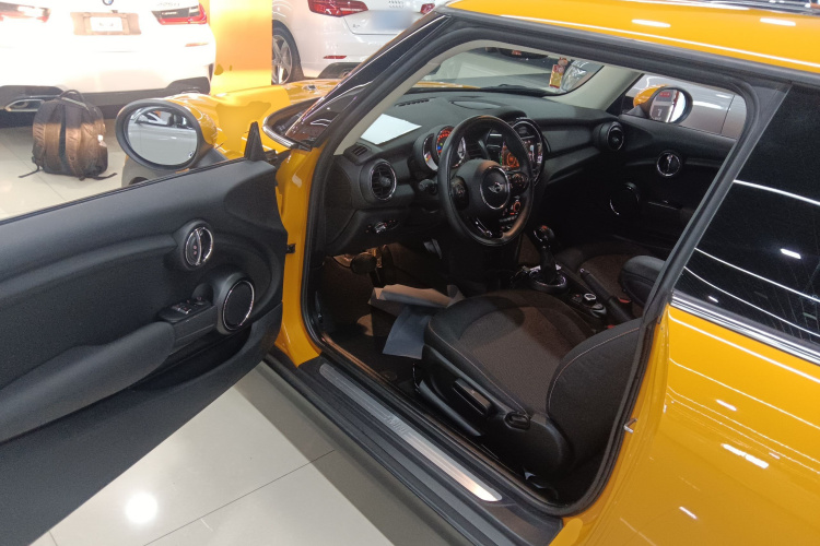 MINI 2016款 1.2T ONE 先锋派中控内饰7003