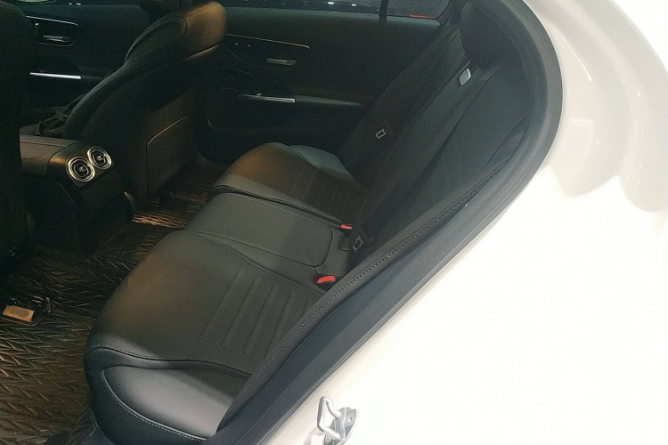 奔驰C级 2023款 改款 C 260 L 运动版中控内饰21