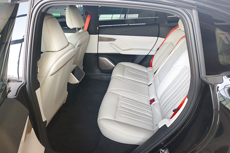 乐道L60 2024款 60kWh 后驱版中控内饰7004