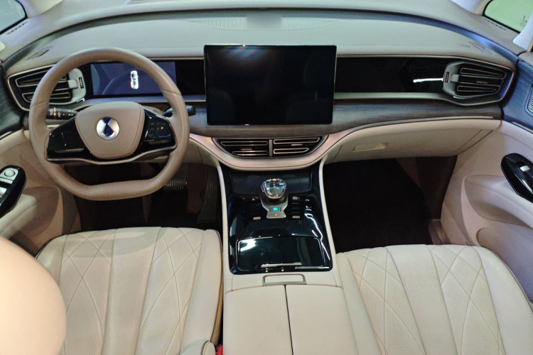 腾势D9 2022款 DM-i 970 四驱尊荣型中控内饰12