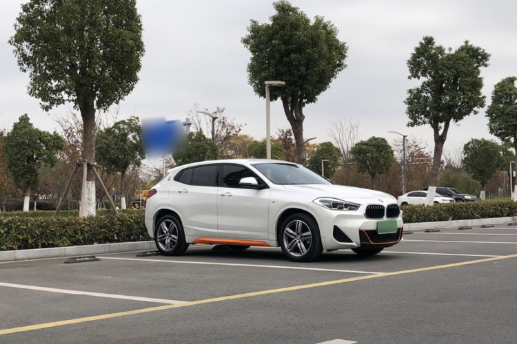 宝马X2 2020款 sDrive25i 领先型M运动套装车身外观6008