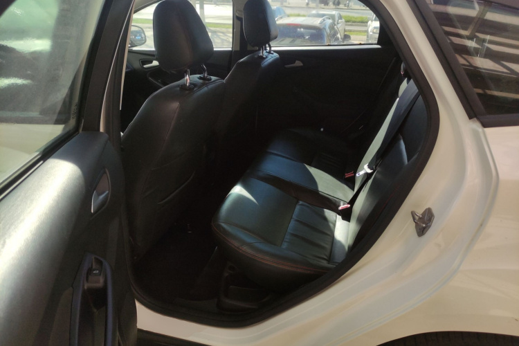 福特 福克斯 2017款 两厢 1.6L 自动舒适型智行版中控内饰21