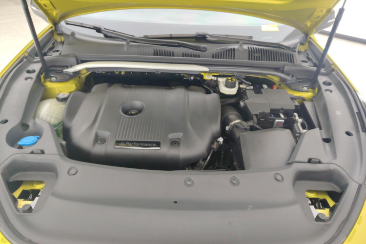 领克03 2019款 03+ 2.0TD 自动驭风版机舱底盘24