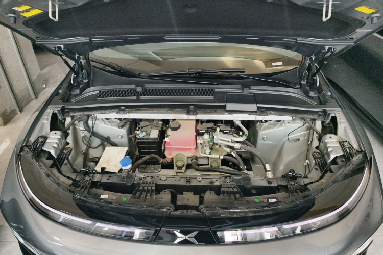 小鹏G6 2023款 700 四驱性能 Max机舱底盘24