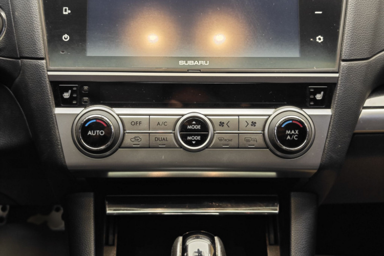 斯巴鲁 力狮 2016款 2.5i 全驱荣耀版中控内饰7008