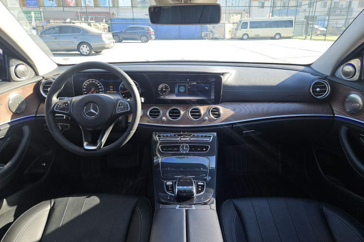奔驰E级 2017款 E 300 L 豪华型中控内饰7005