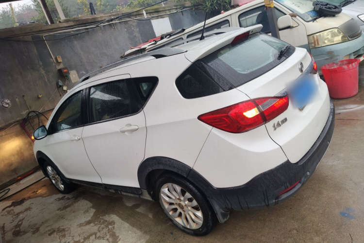 东风风神AX3 2016款 1.5L 自动尚酷型车身外观4