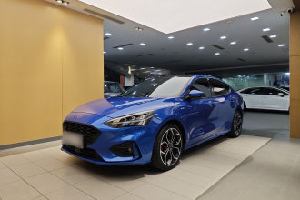 福特 福克斯 2020款 三厢 EcoBoost 180 自动ST Line