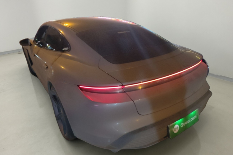 保时捷 2022款 Taycan车身外观5