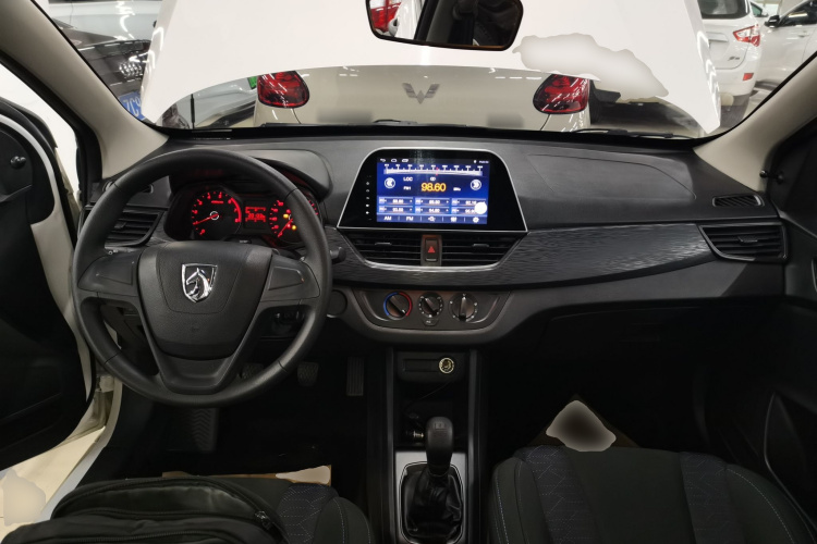 宝骏310 2016款 1.2L 手动超值型中控内饰12