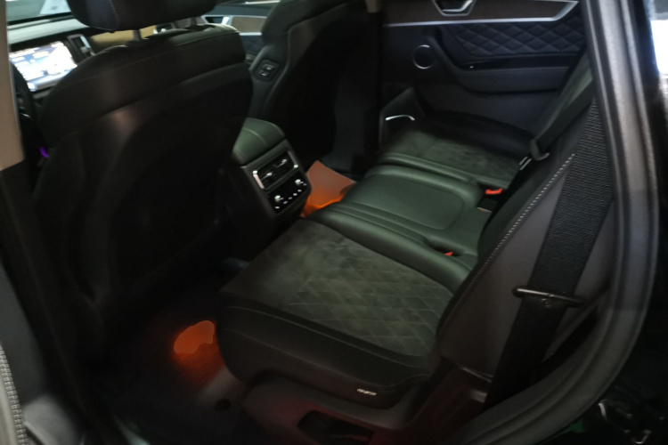 红旗HS7 2021款 2.0T DCT两驱智联旗享版中控内饰21