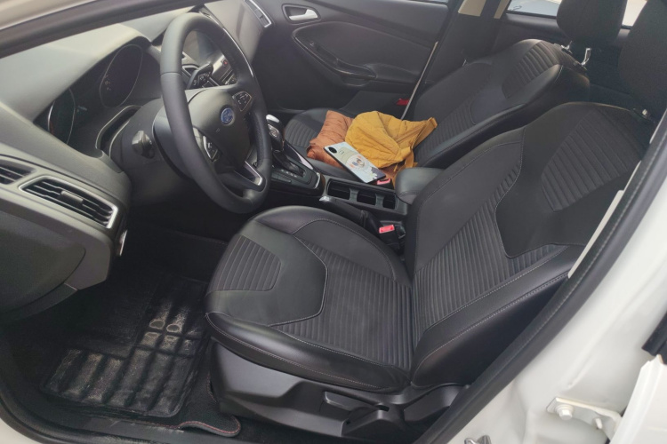 福特 福克斯 2015款 三厢 EcoBoost 125 自动超能风尚型中控内饰19