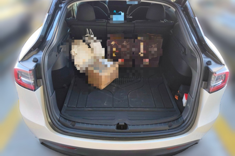 特斯拉 Model Y 2023款 长续航全轮驱动版中控内饰23