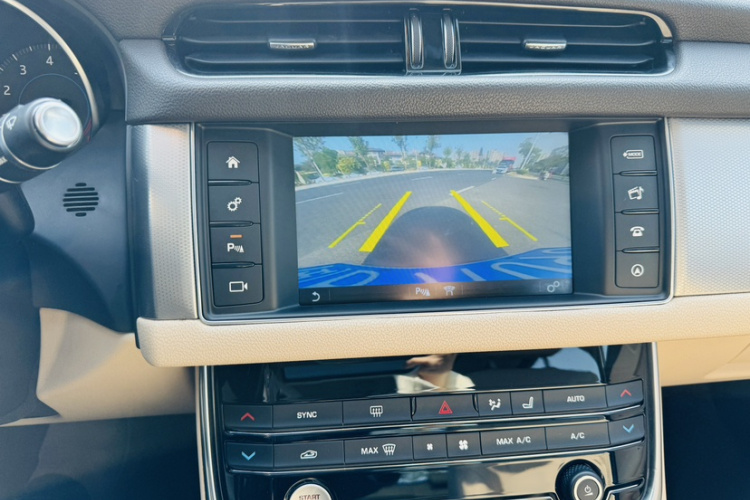 捷豹XFL 2018款 XFL 2.0T 200PS 精英版局部细节16