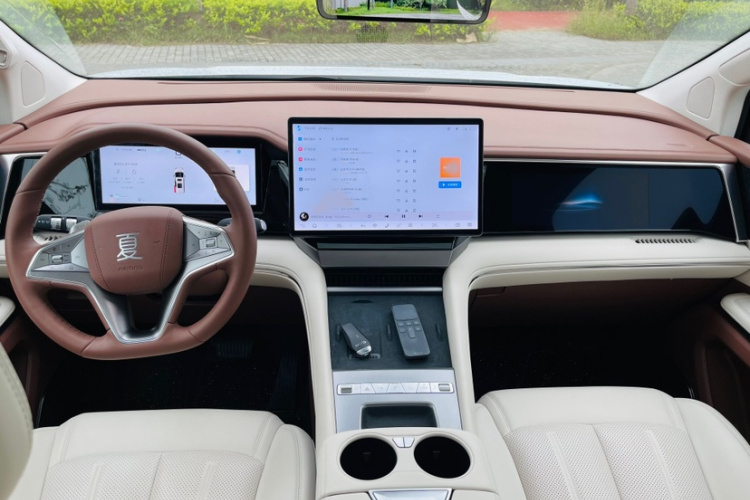 比亚迪 夏 2025款 DM-i 1.5T 180km 卓越型中控内饰7012