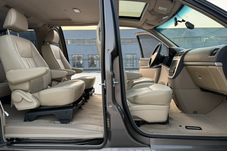 别克GL8 2014款 2.4L 行政版中控内饰7006