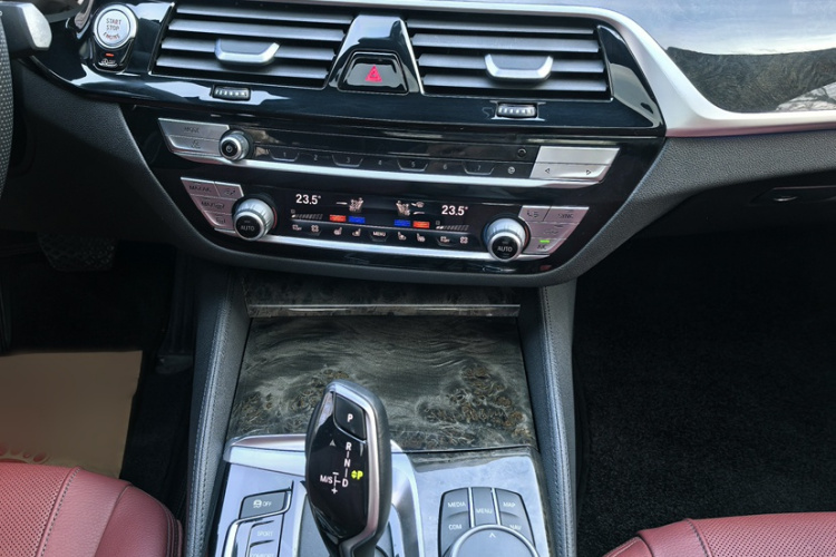 宝马5系 2020款 530Li 尊享型 M运动套装中控内饰7006