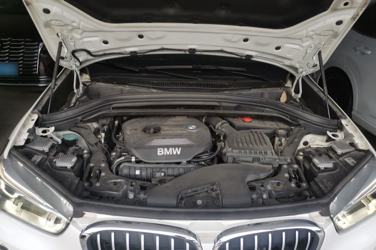 宝马X1 2018款 sDrive20Li 领先型机舱底盘24