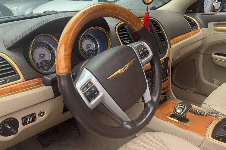 克莱斯勒300C(进口) 2013款 3.6L 尊适版局部细节13