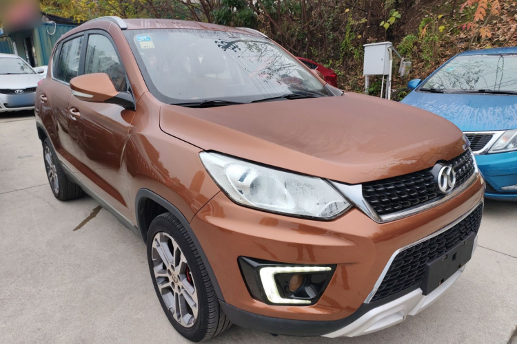 北京汽车 绅宝X35 2016款 1.5L 自动豪华版车身外观3