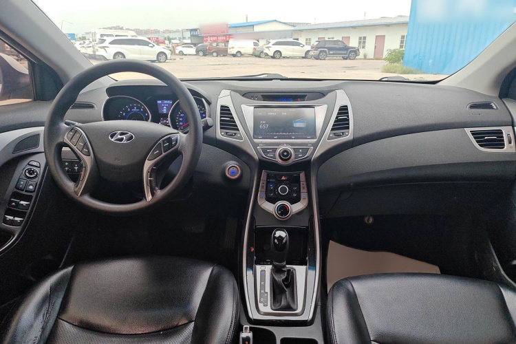 现代 朗动 2016款 1.6L 自动尊贵型中控内饰7003