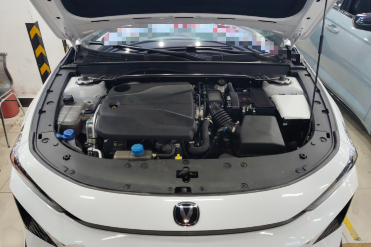 长安UNI-V 2025款 1.5T 500Bar尊贵运动型机舱底盘24