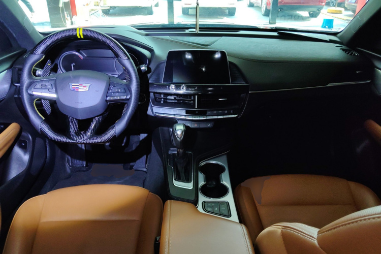 凯迪拉克CT4 2021款 28T 豪华型中控内饰7002