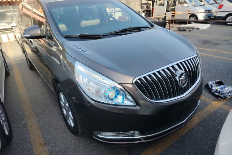 别克GL8 2014款 3.0L XT豪华商务旗舰版车身外观3