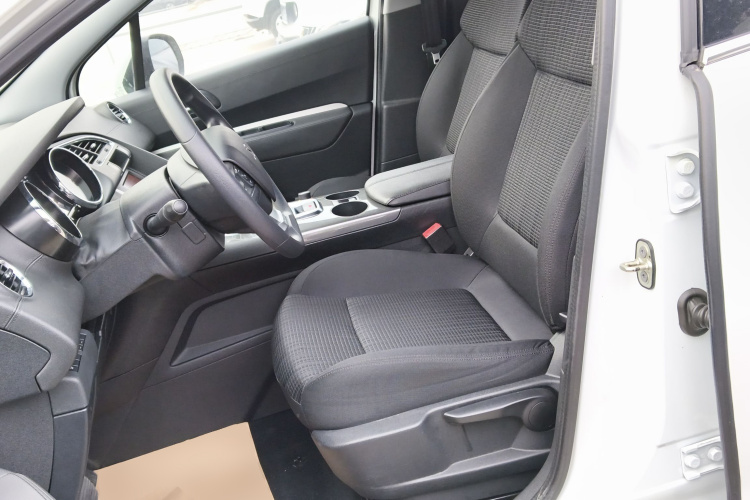 标致3008 2018款 2.0L 自动经典版中控内饰19