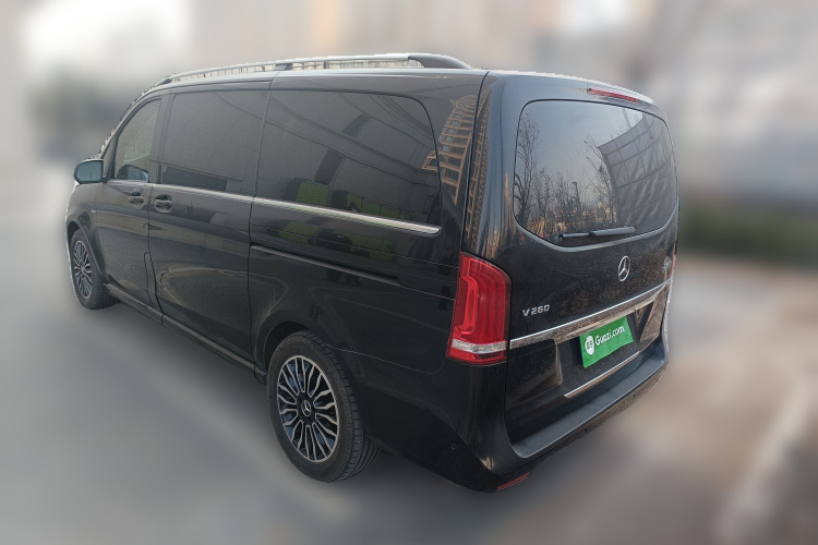 奔驰V级 2018款 V 260 尊贵版 国VI车身外观5