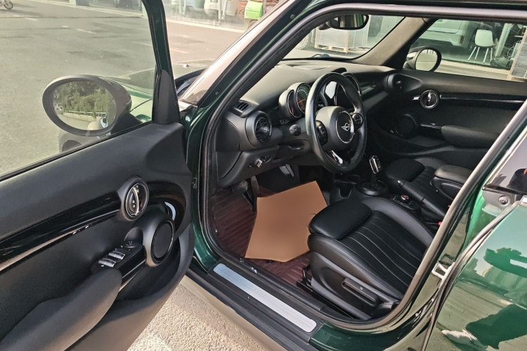 MINI 2018款 1.5T COOPER 经典派 五门版中控内饰7003