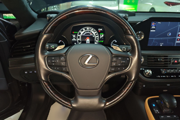 雷克萨斯LS 2021款 500h 豪华版中控内饰13