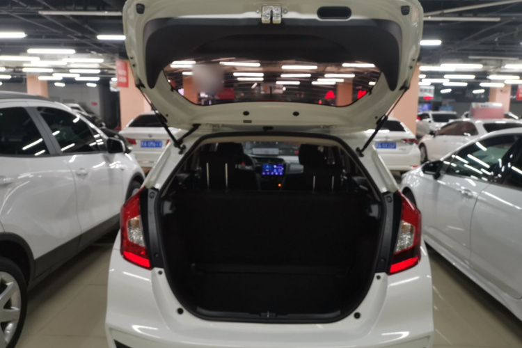 本田 飞度 2018款 1.5L CVT舒适天窗版机舱底盘23