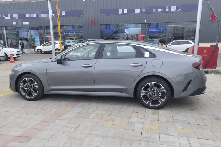 起亚K5 2025款 1.5T 尊贵版车身外观4